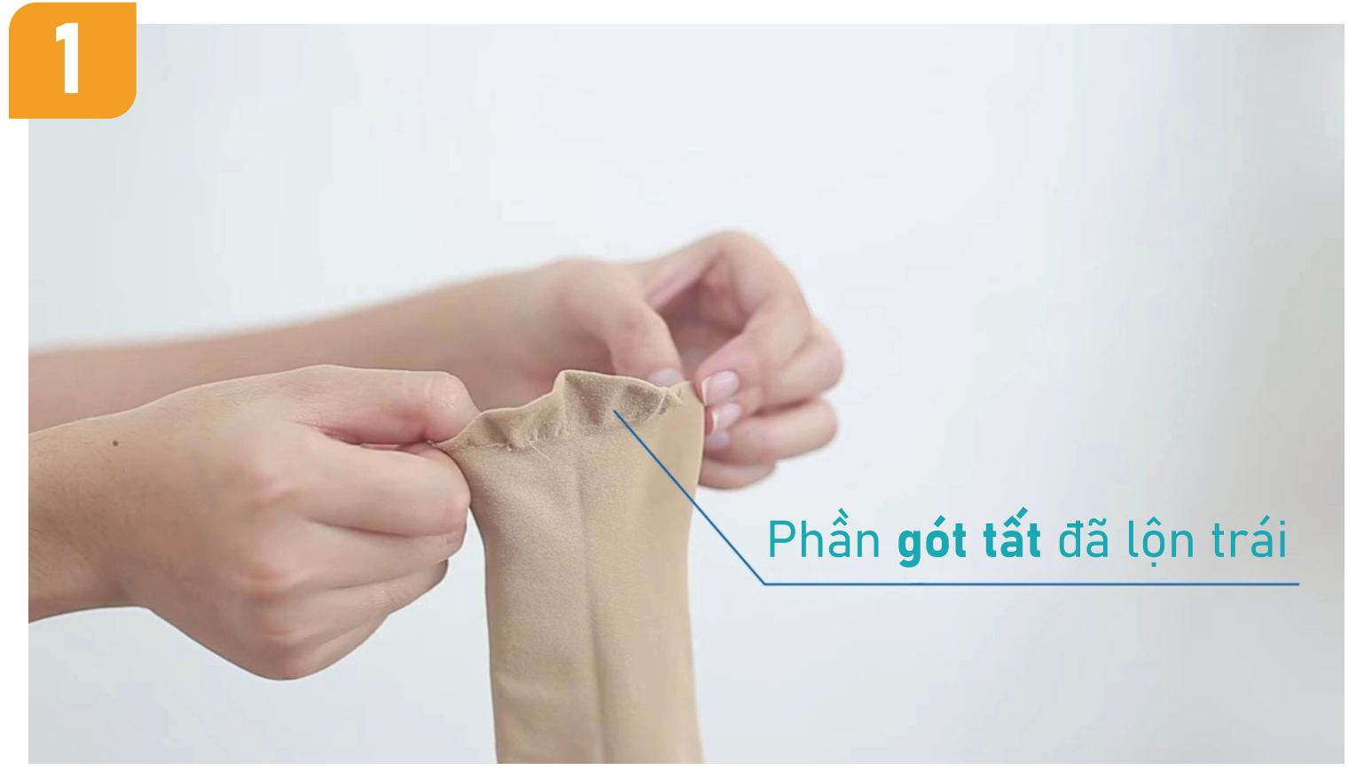 Bước 01: lộn tất đến phần gót chân